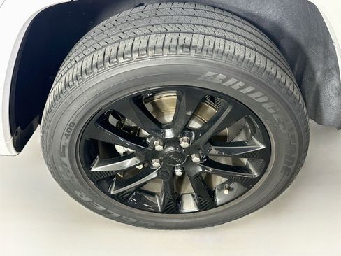 Used 2021 Jeep Grand Cherokee Laredo X AWD/4WD image 11