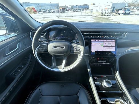 Used 2023 Jeep Grand Cherokee Limited image 13