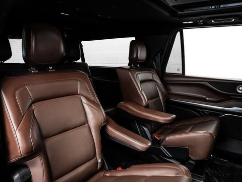 Used 2025 Lincoln Navigator Reserve AWD/4WD image 35