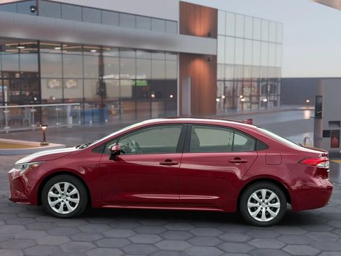 Used 2022 Toyota Corolla LE FWD image 4