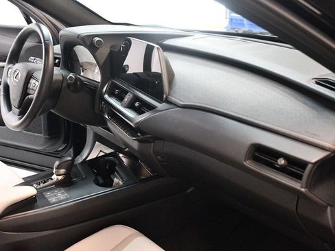 Used 2025 Lexus UX 300h AWD w/ Cold Area Package image 40