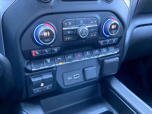 Used 2021 Chevrolet Silverado 2500 LTZ w/ LTZ Texas Edition image 32