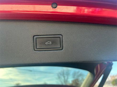 Used 2022 Volkswagen Tiguan SE image 29