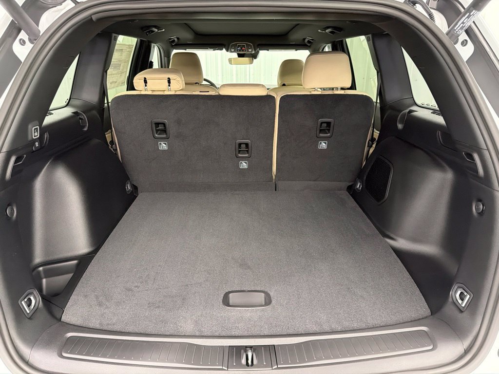 New 2026 Jeep Grand Cherokee Limited w/ Limited Altitude Package RWD image 8