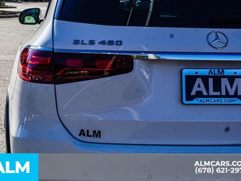 Used 2025 Mercedes-Benz GLS 450 4MATIC image 12