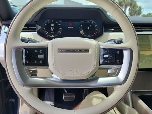 Used 2025 Land Rover Range Rover SE AWD/4WD image 17