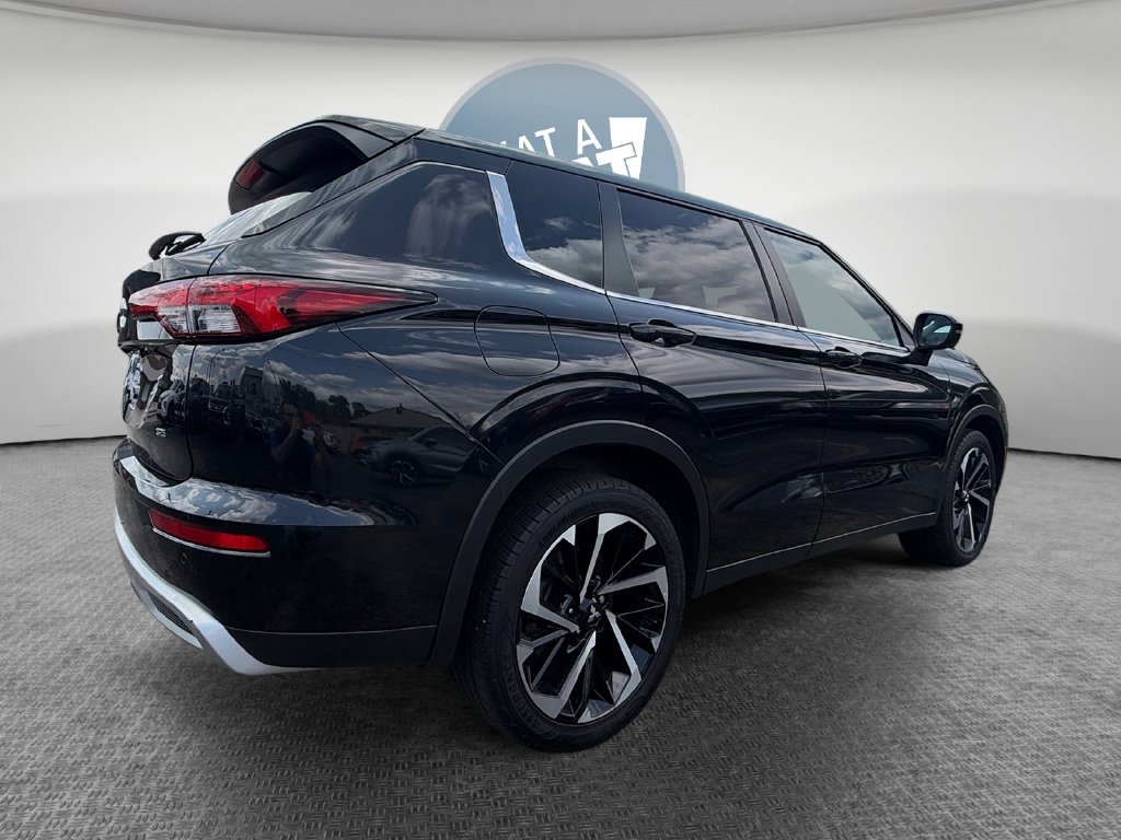 Used 2023 Mitsubishi Outlander SE AWD/4WD image 3