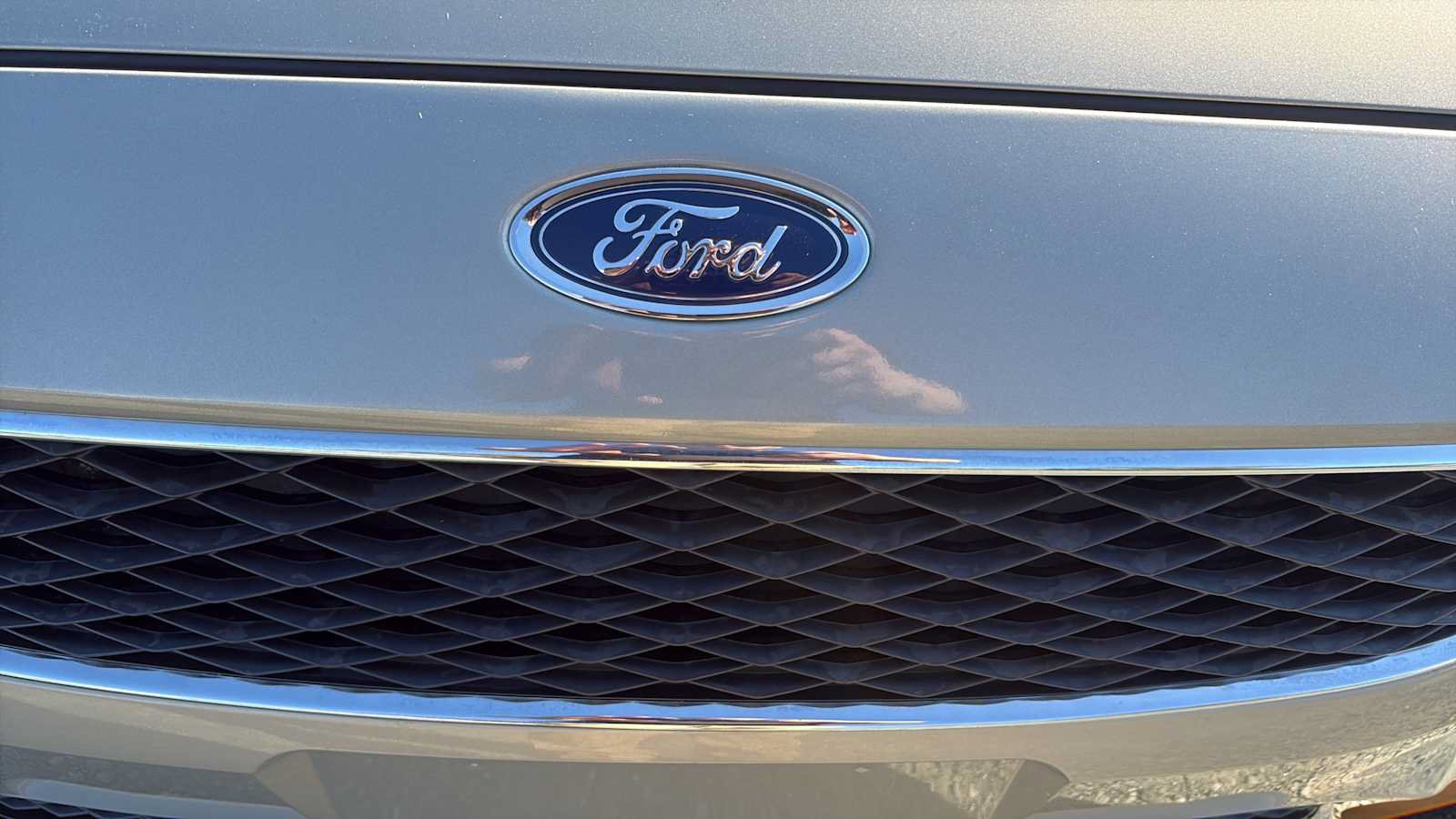 Used 2015 Ford Focus SE w/ SE Sport Package FWD image 10