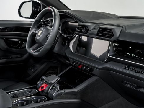Used 2025 Lamborghini Urus SE AWD/4WD image 37