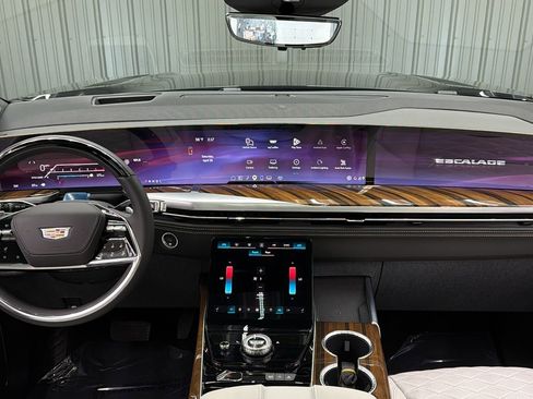 Used 2026 Cadillac Escalade Platinum Sport AWD/4WD image 26