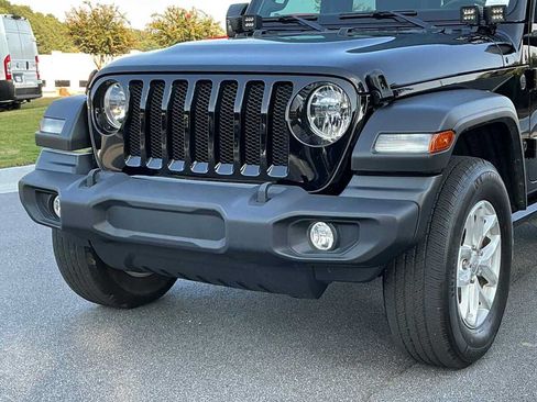 Used 2022 Jeep Wrangler Sport AWD/4WD image 10