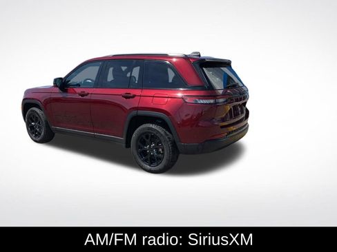 Used 2025 Jeep Grand Cherokee Altitude image 5