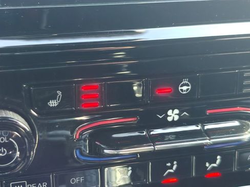 Used 2023 Jeep Grand Cherokee Altitude image 33