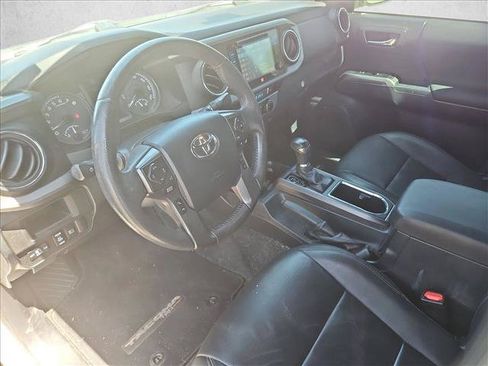 Used 2018 Toyota Tacoma TRD Sport AWD/4WD image 12