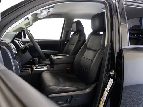 Used 2019 Toyota Tundra SR5 w/ TRD Off Road Package AWD/4WD image 18