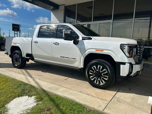 Used 2024 GMC Sierra 2500 Denali Ultimate w/ Max Trailering Package AWD/4WD image 2