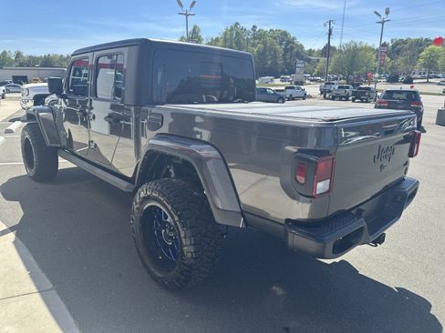 Used 2023 Jeep Gladiator Sport AWD/4WD image 6