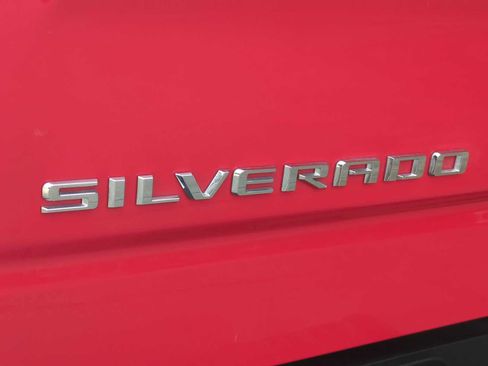 Used 2022 Chevrolet Silverado 1500 Custom image 9