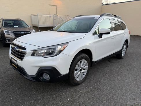 Used 2018 Subaru Outback 2.5i Premium image 3