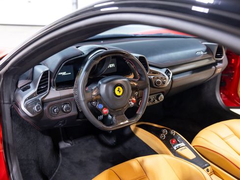 Used 2012 Ferrari 458 Italia Coupe RWD image 36