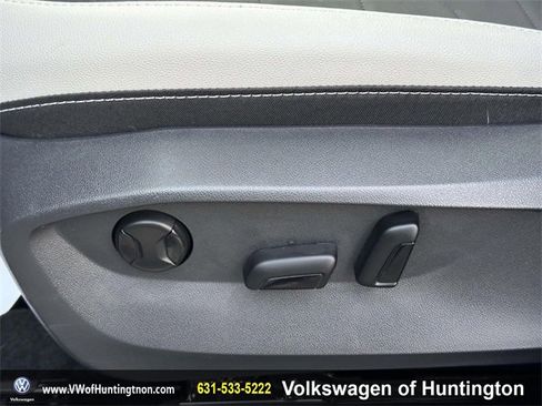 Certified 2025 Volkswagen Taos SE w/ Panoramic Sunroof Package image 16