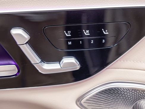 Used 2025 Mercedes-Benz EQS 580 4MATIC SUV image 21