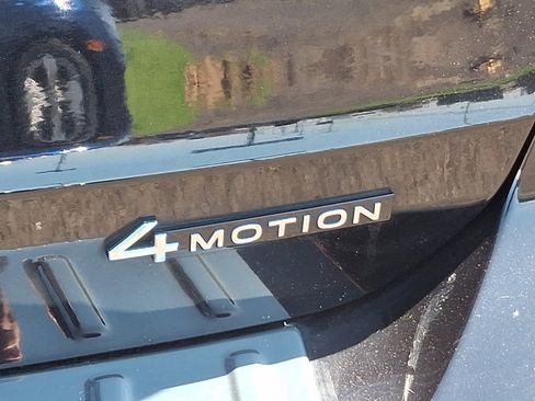 Used 2023 Volkswagen Taos SE w/ Panoramic Sunroof Package image 32