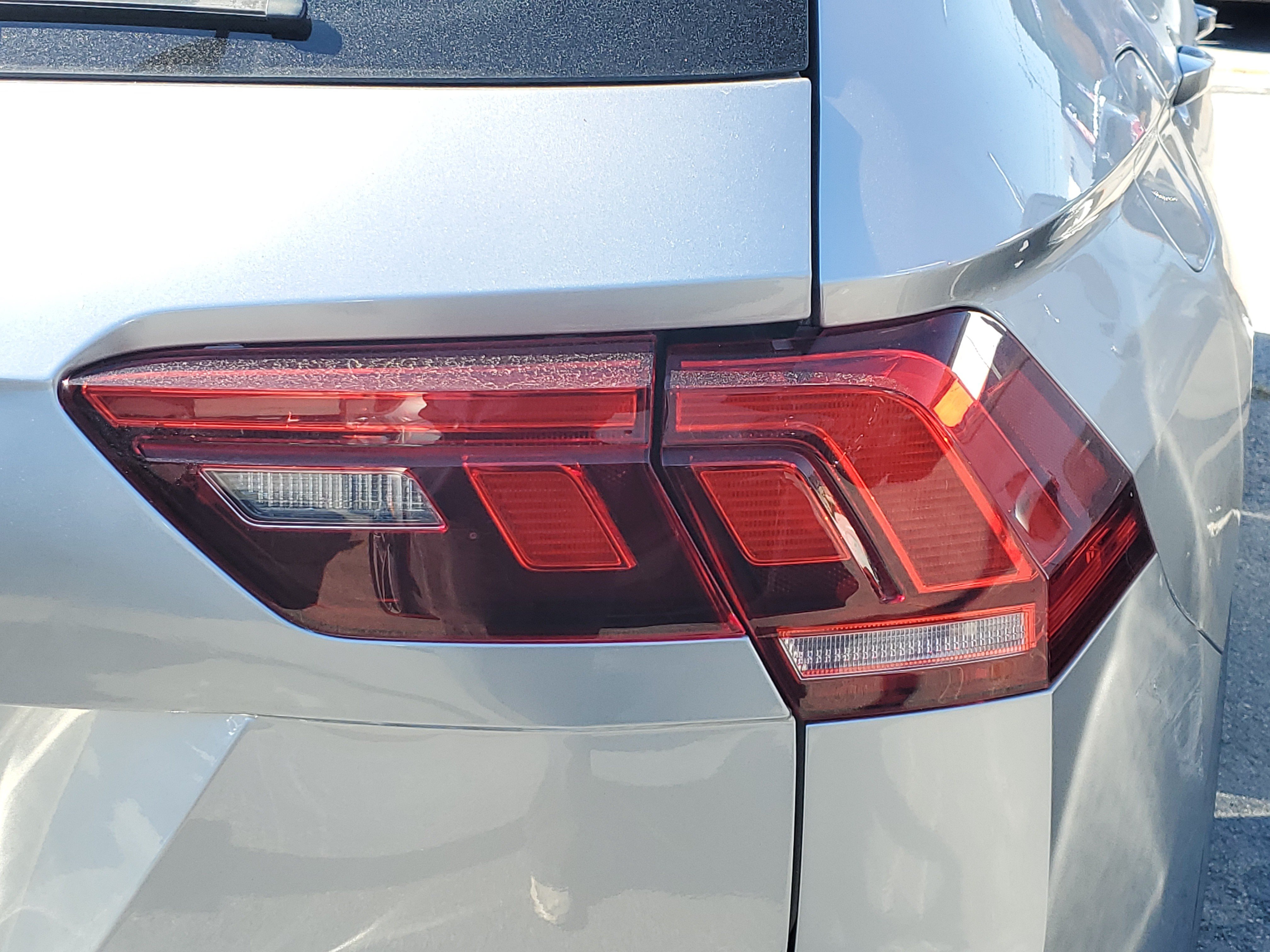 Used 2019 Volkswagen Tiguan SE w/ Panoramic Sunroof Package FWD image 8