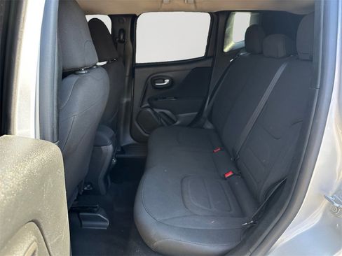 Used 2019 Jeep Renegade Latitude image 15