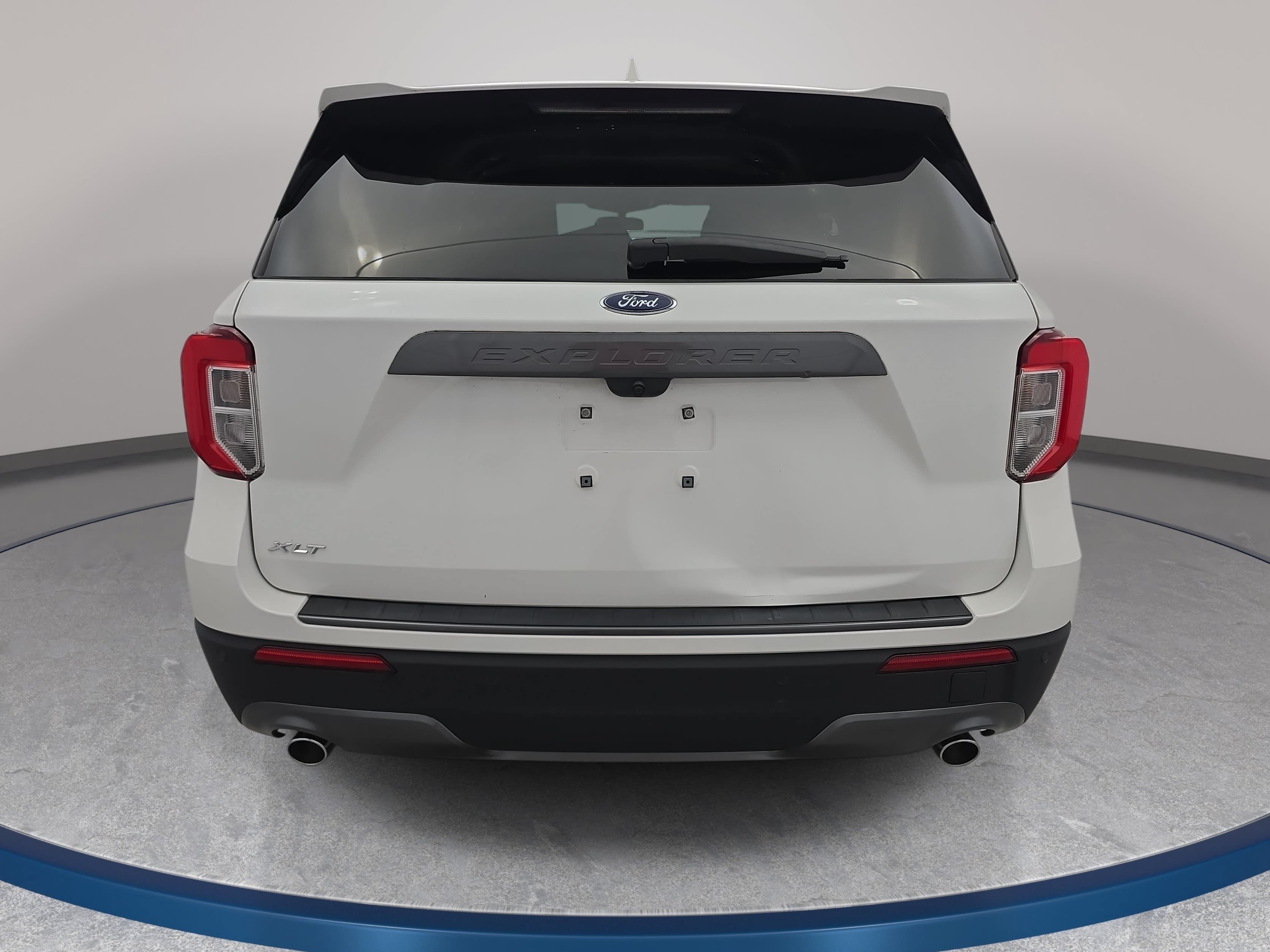 Used 2023 Ford Explorer XLT w/ Equipment Group 202A RWD image 6