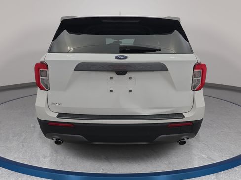 Used 2023 Ford Explorer XLT w/ Equipment Group 202A RWD image 6