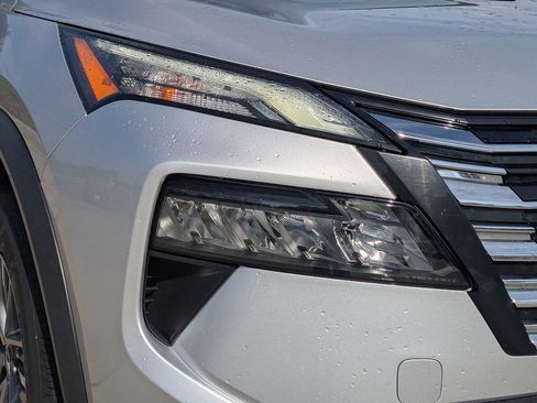 Used 2024 Nissan Rogue S AWD/4WD image 9