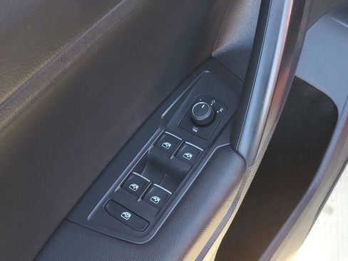 Used 2021 Volkswagen Tiguan SE w/ Panoramic Sunroof Package image 19