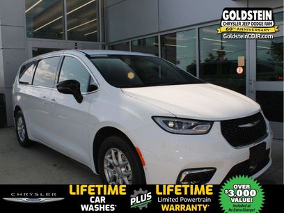 New 2026 Chrysler Pacifica Select