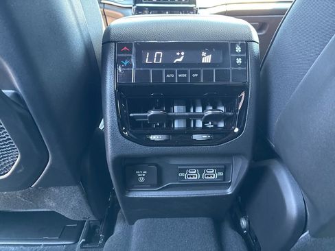 Used 2025 Jeep Grand Cherokee L Laredo image 22