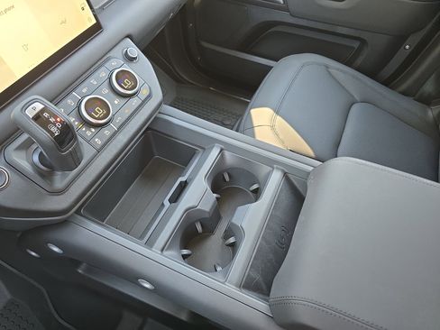 New 2025 Land Rover Defender 110 S image 23