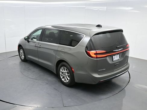 Used 2025 Chrysler Pacifica Select FWD image 62