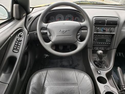 Used 2001 Ford Mustang Convertible image 16
