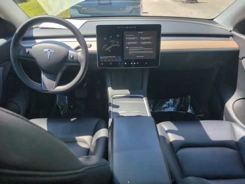 Used 2021 Tesla Model Y Long Range image 15