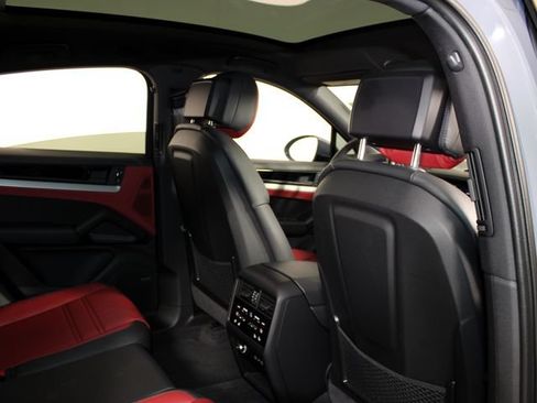 Certified 2026 Porsche Cayenne S AWD/4WD image 25