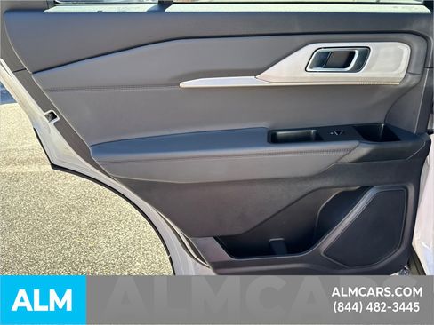 Used 2025 Ford Explorer Active image 28