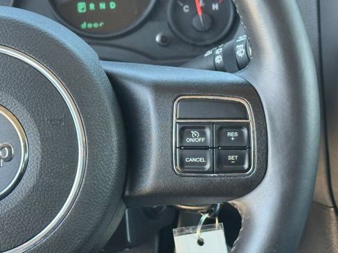 Used 2012 Jeep Compass Latitude FWD image 23