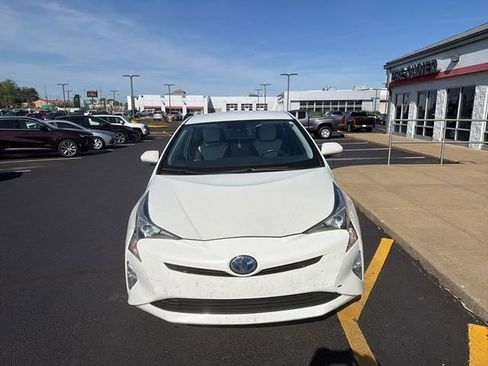 Used 2017 Toyota Prius Four Touring w/ Premium Convenience Package FWD image 9