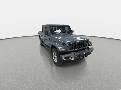 Used 2024 Jeep Gladiator Sport w/ Premium Package image 3