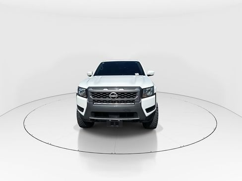 Used 2025 Nissan Frontier SV AWD/4WD image 3