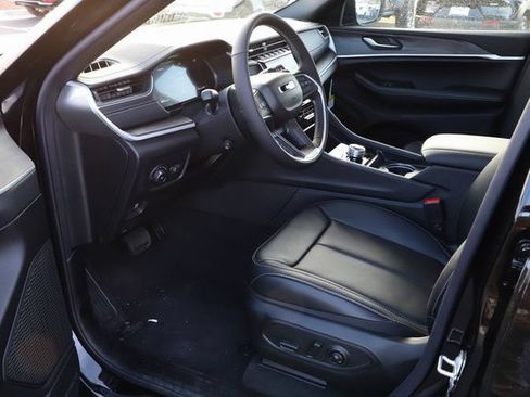 New 2025 Jeep Grand Cherokee Limited w/ Luxury Tech Group II AWD/4WD image 8