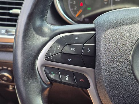 Used 2018 Jeep Grand Cherokee Altitude RWD image 28