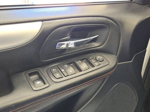 Used 2017 Dodge Grand Caravan GT FWD image 19