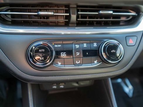 Used 2024 Buick Envista Preferred w/ Convenience I Package FWD image 30
