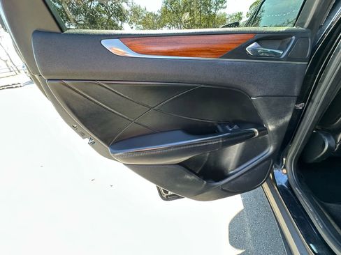 Used 2017 Lincoln MKC Select image 16